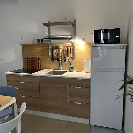 The Ugly Duckling Apartman *